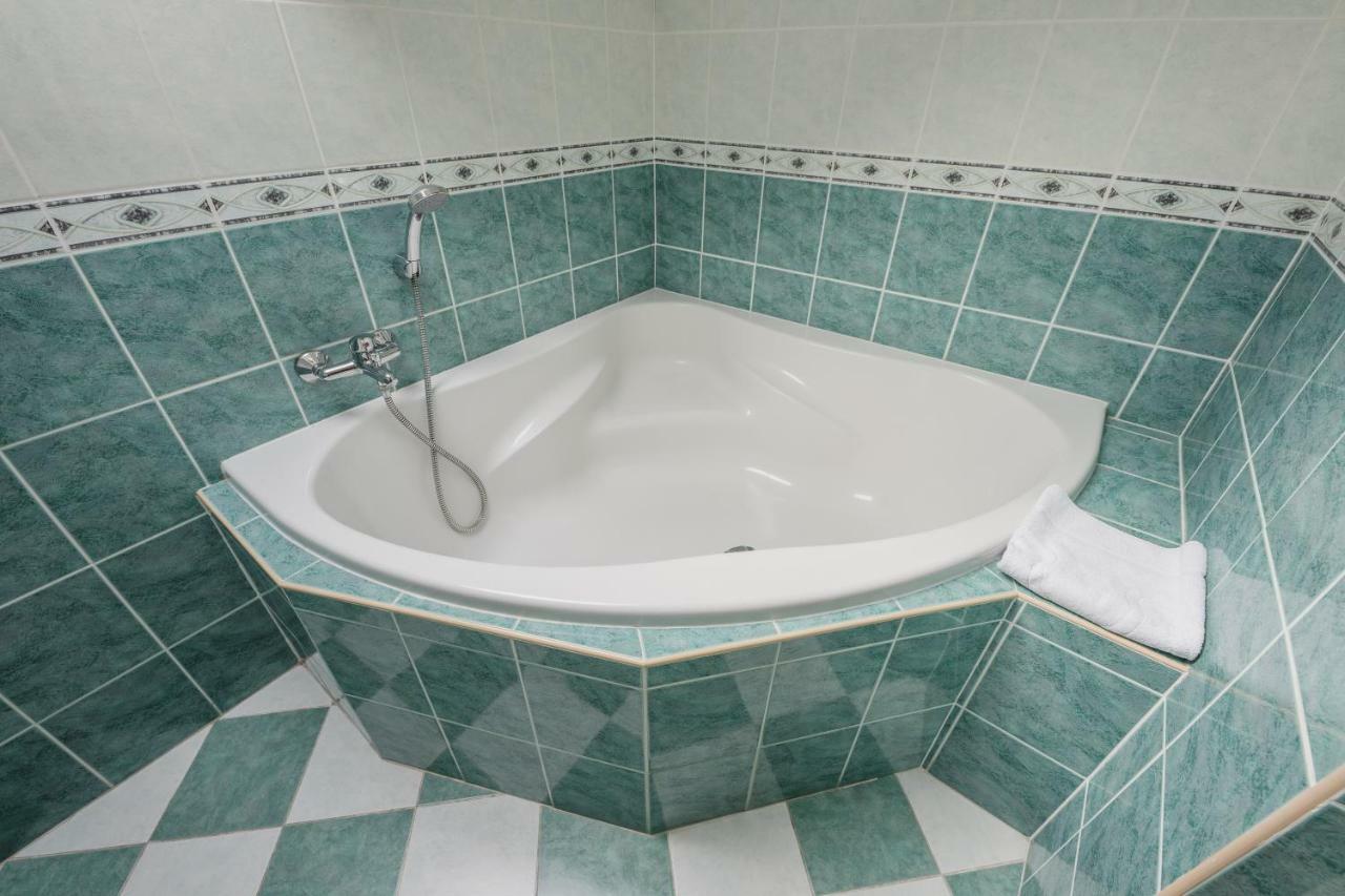 Hotel Taverna Javornik  Ngoại thất bức ảnh