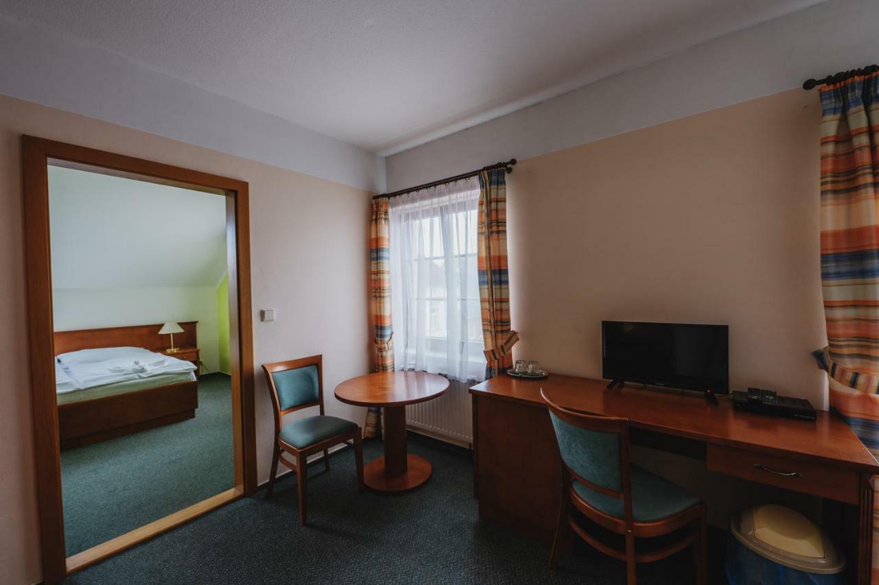 Hotel Taverna Javornik  Ngoại thất bức ảnh