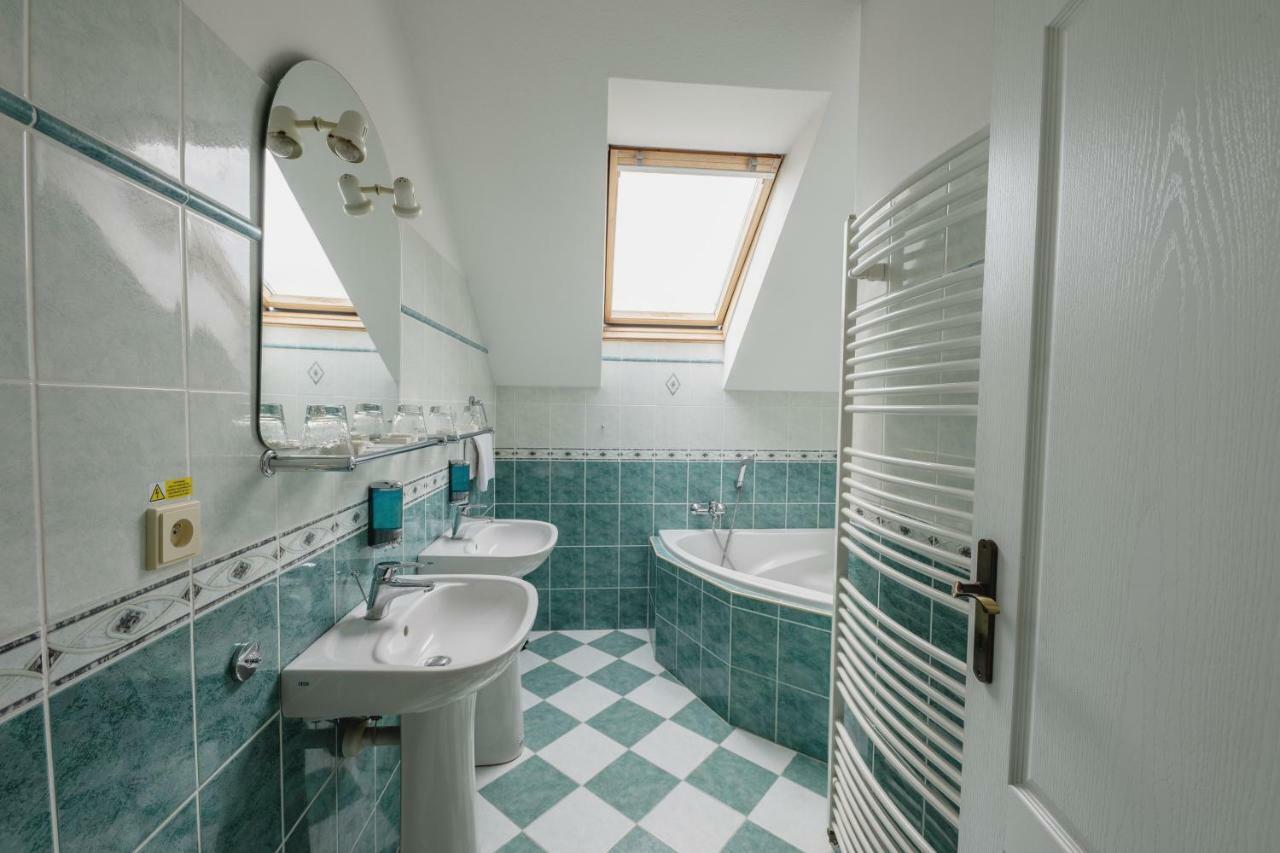 Hotel Taverna Javornik  Ngoại thất bức ảnh